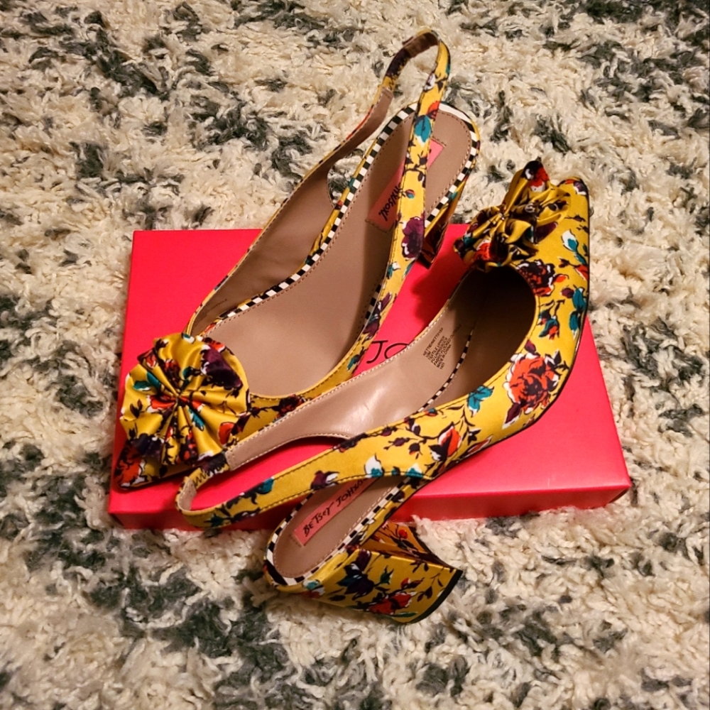 Betsey Johnson Floral size 10